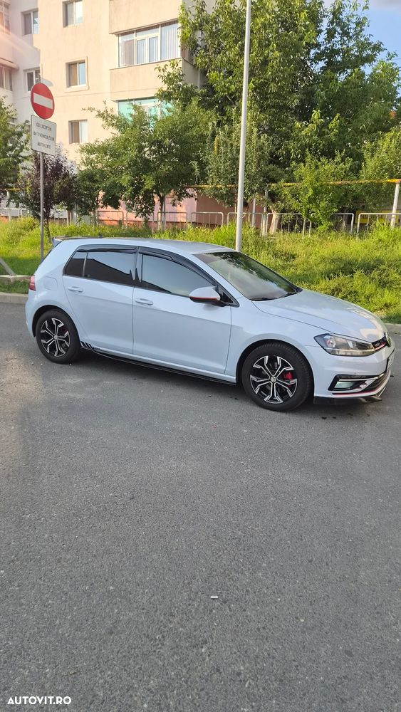 Volkswagen Golf - 5