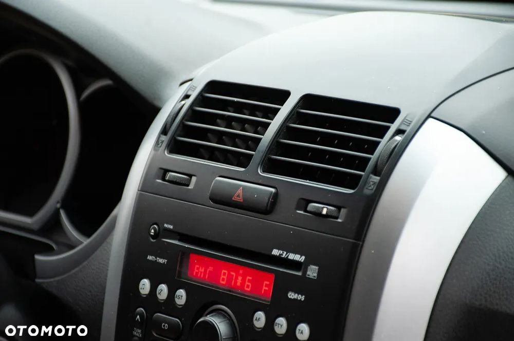 Suzuki Grand Vitara 1.6 Club - 12