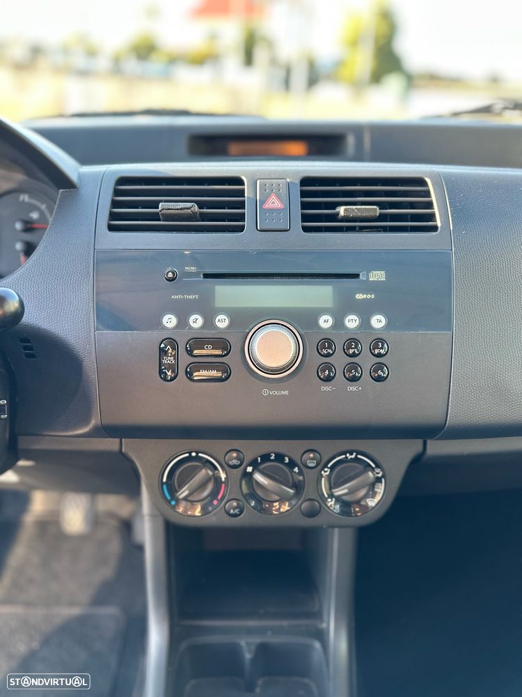 Suzuki Swift 1.3 16V GA - 11