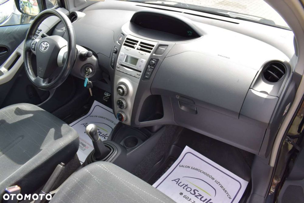 Toyota Yaris - 22