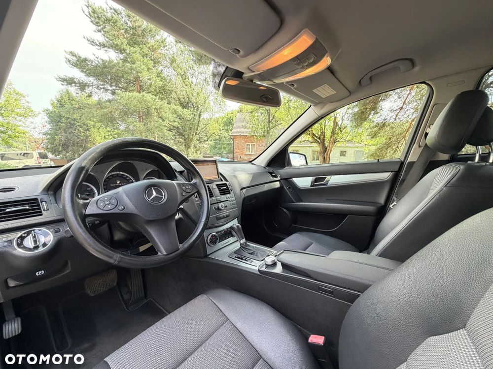 Mercedes-Benz Klasa C 250 CDI DPF 4Matic 7G-TRONIC BlueEFFICIENCY Avantgarde - 16