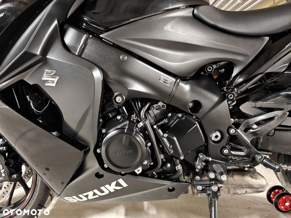 Suzuki GSX 1000 - 16