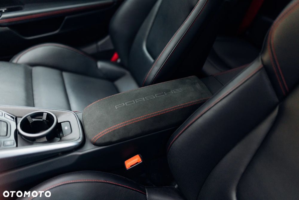 Porsche 911 Carrera 4S - 10