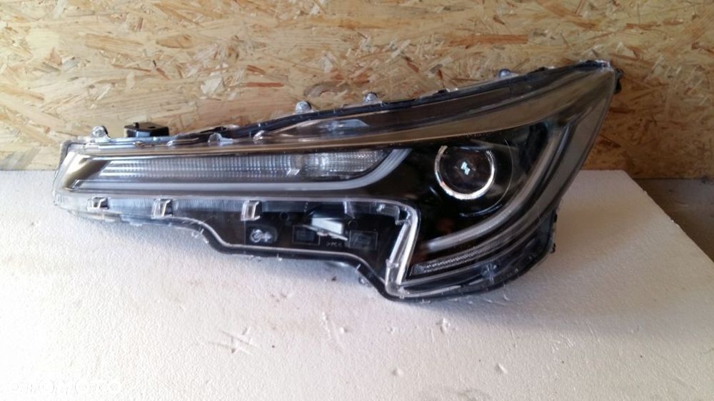 Toyota Corolla XII Lampa Lewy Przód 81150-02S70 - 2