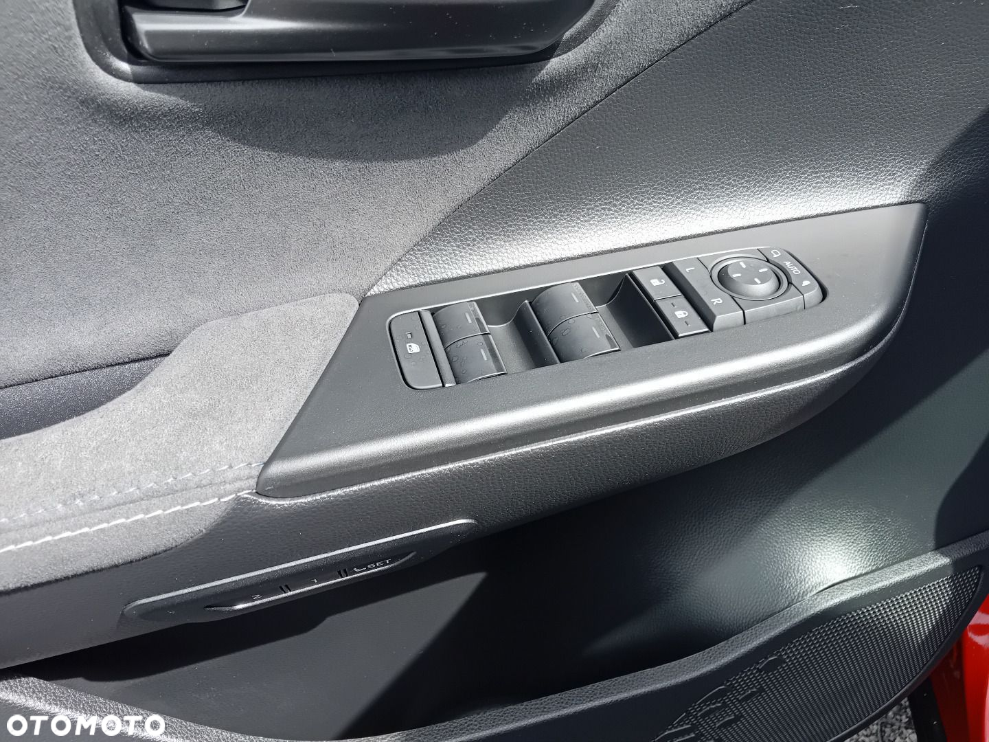 Toyota C-HR 2.0 Hybrid Executive - 25