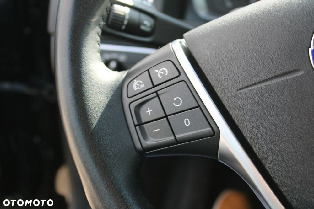 Volvo V60 Cross Country D4 Drive-E Momentum - 25