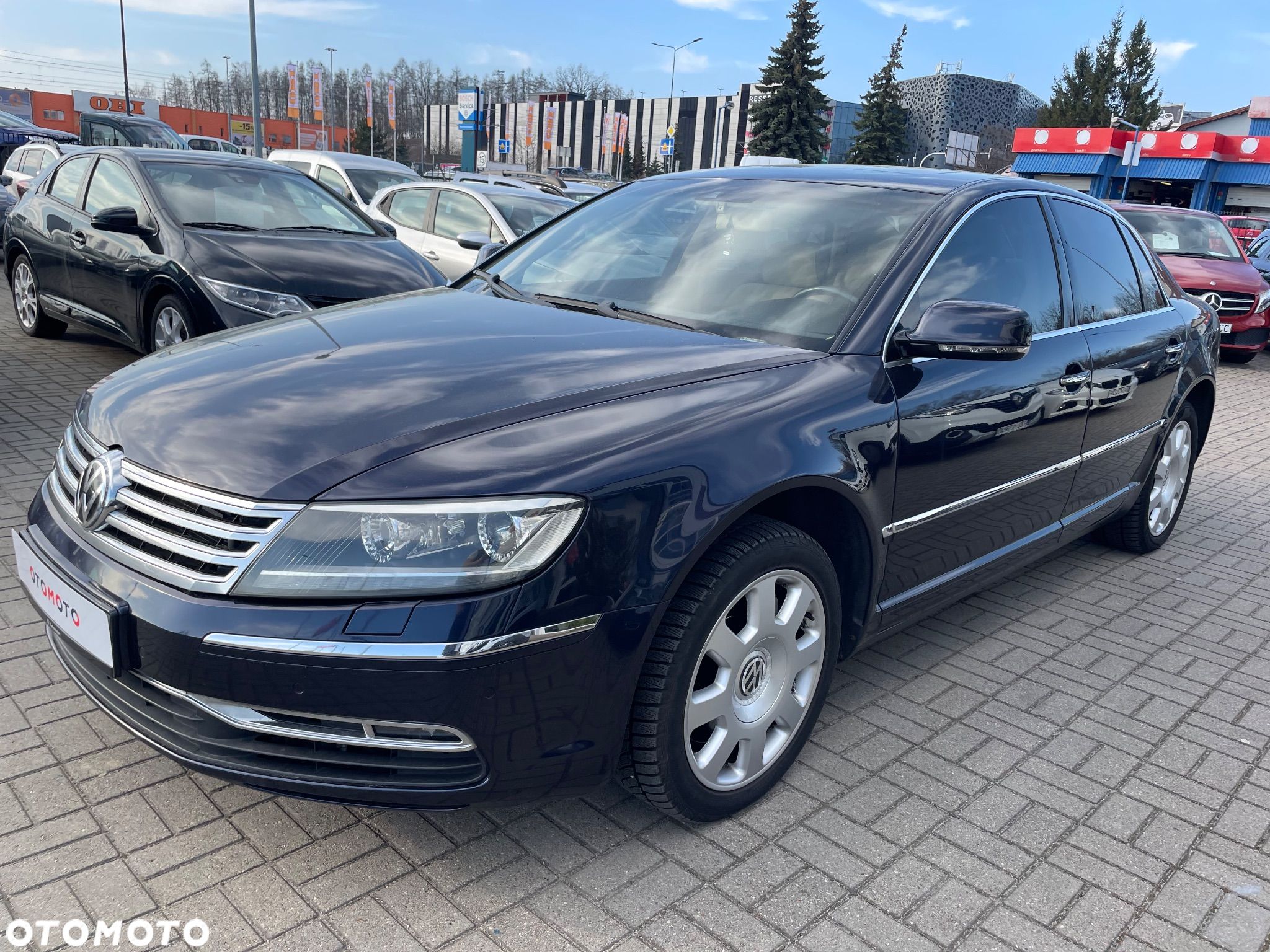 Volkswagen Phaeton - 1