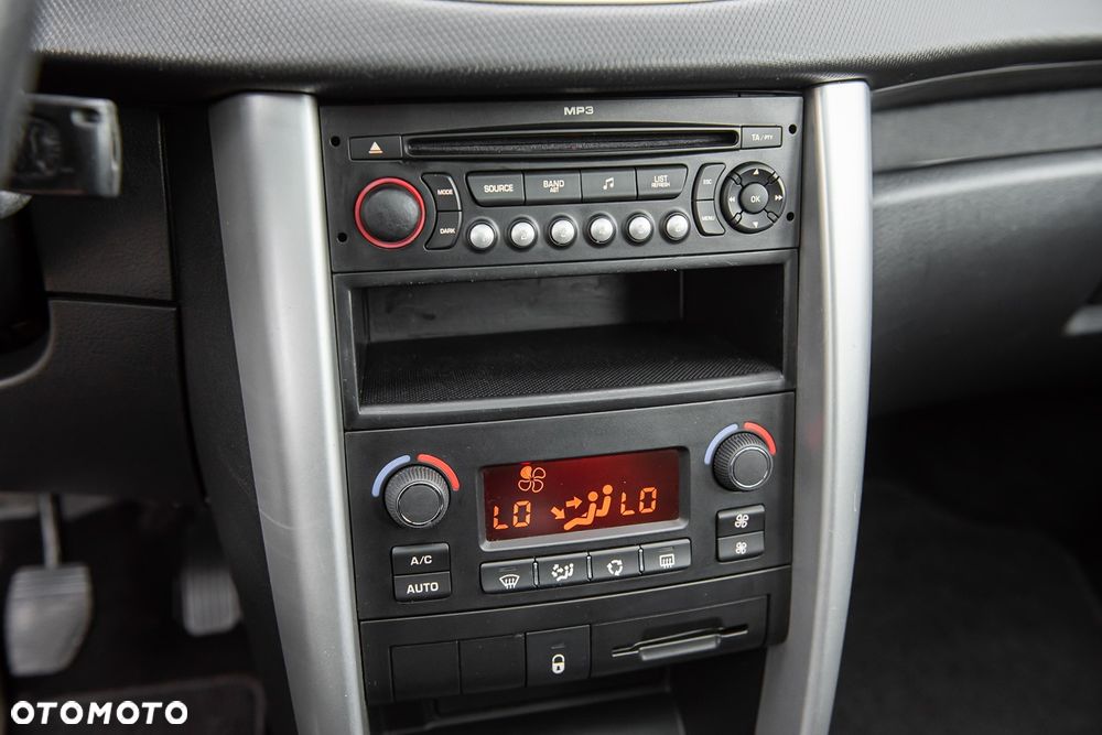 Peugeot 207 1.6 VTi Sporty - 25