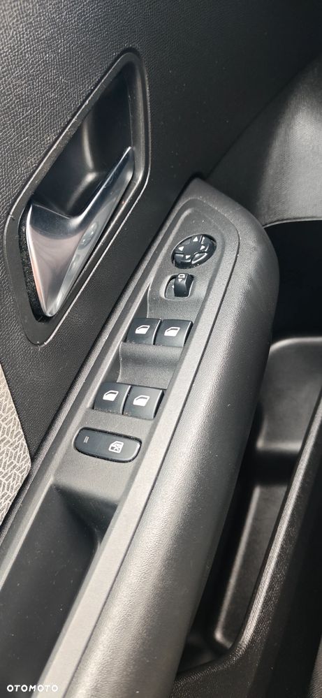 Citroën C4 BlueHDi 130 Stop&Start EAT8 C-SERIES - 19