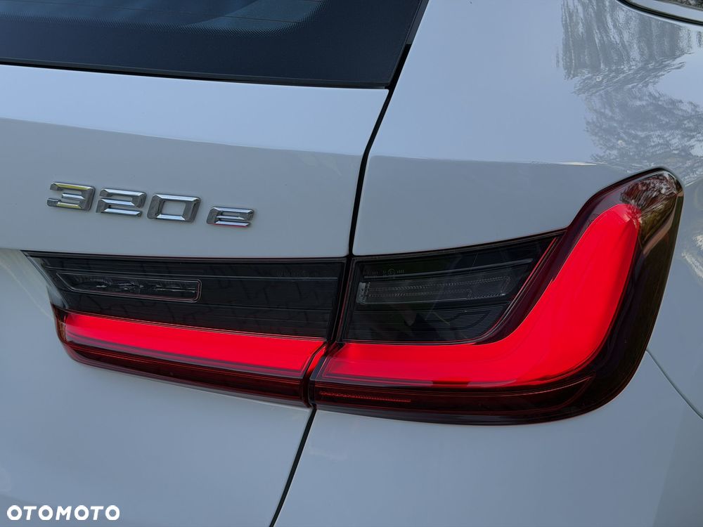 BMW Seria 3 320e M Sport - 11