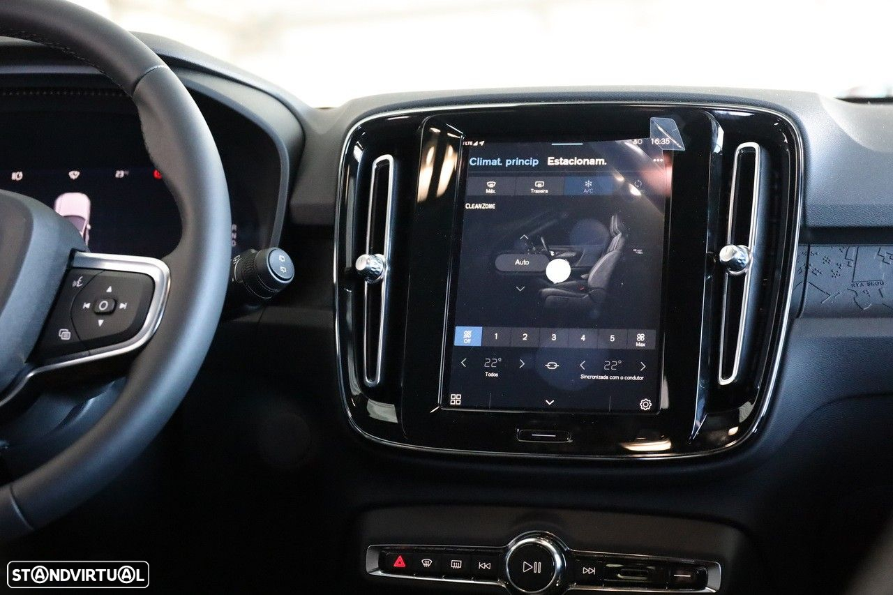 Volvo EX40 82 kWh Single Motor Extended Range Black Edition - 15