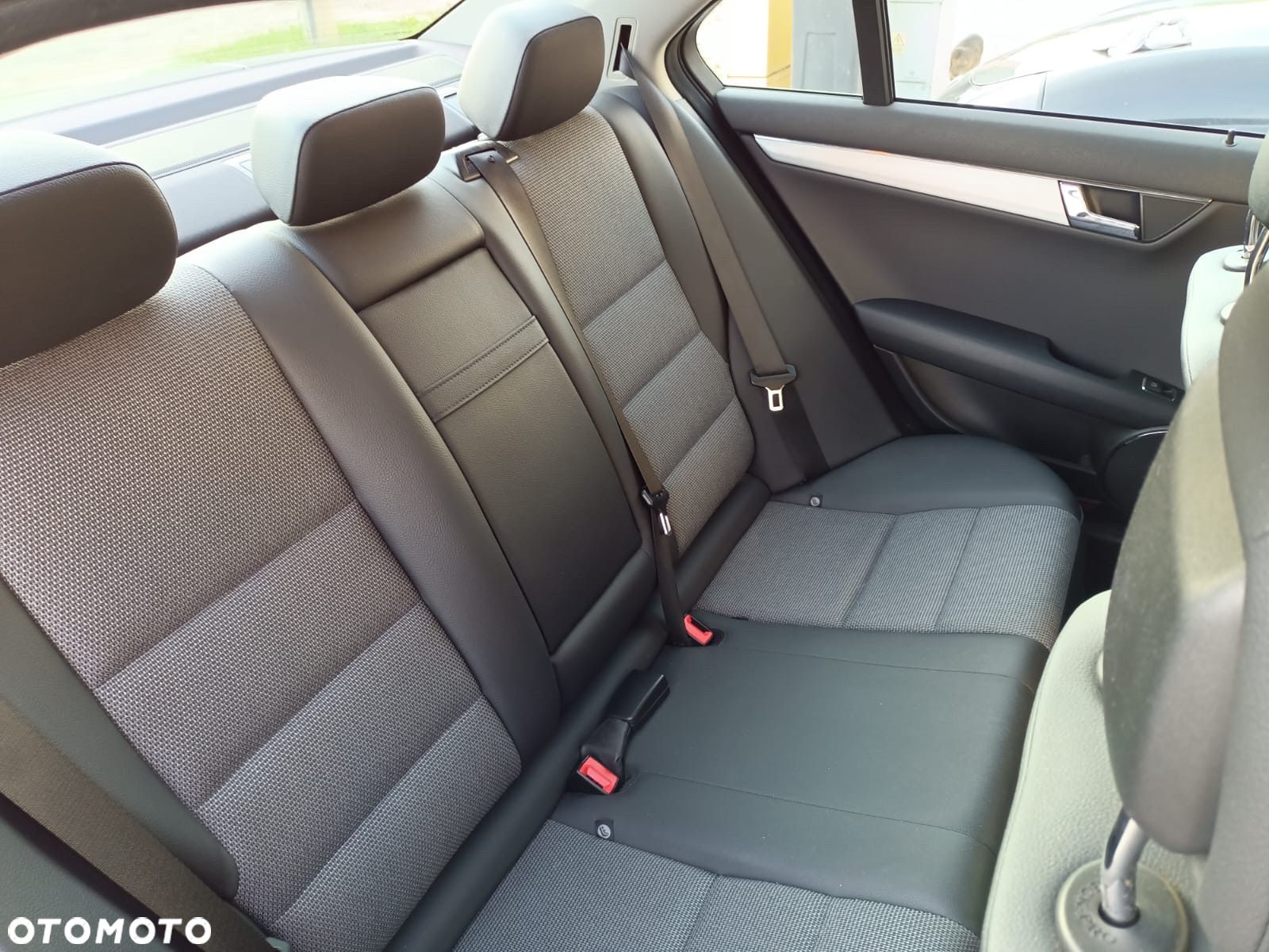 Mercedes-Benz Klasa C 180 BlueEFFICIENCY 7G-TRONIC Avantgarde - 12