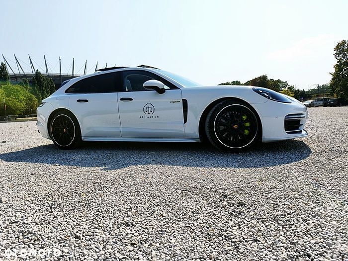Porsche Panamera 4 E-Hybrid - 16
