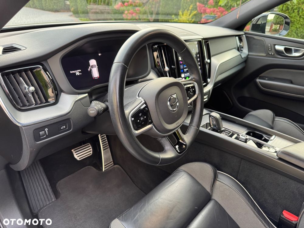 Volvo XC 60 B4 D AWD R-Design - 24
