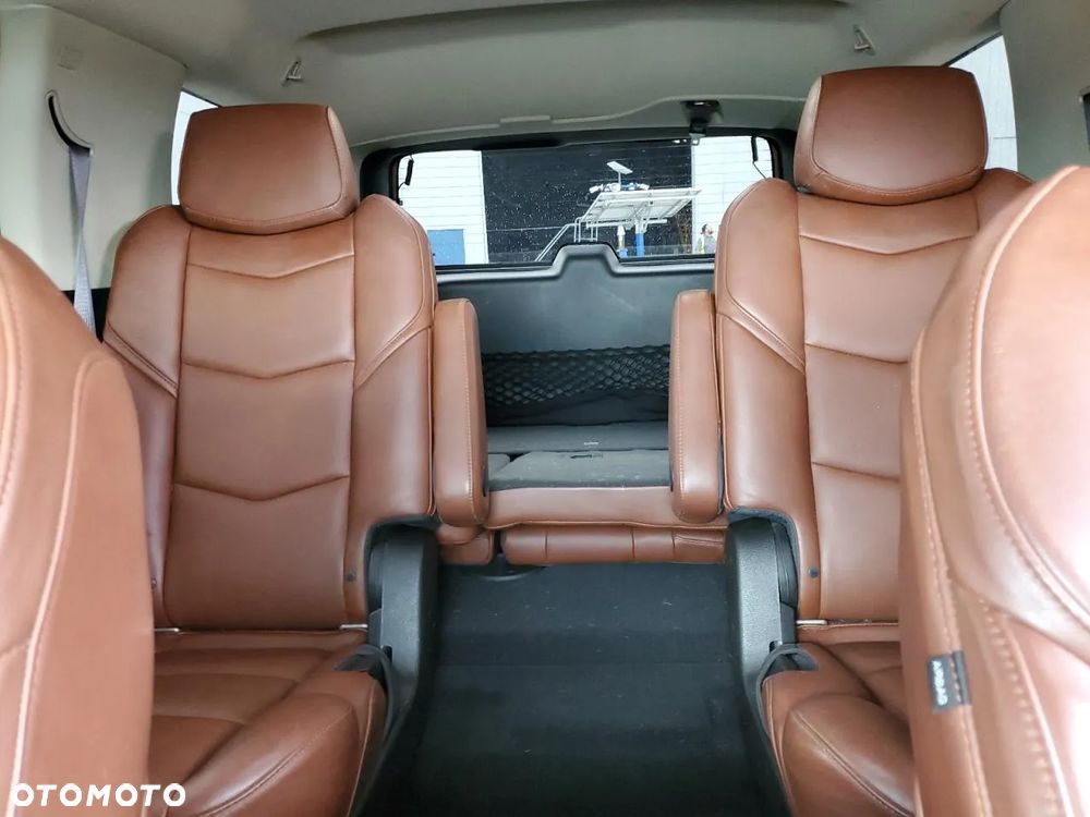 Cadillac Escalade - 8