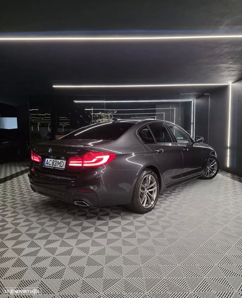 BMW 530 e Pack Desportivo M foto 5