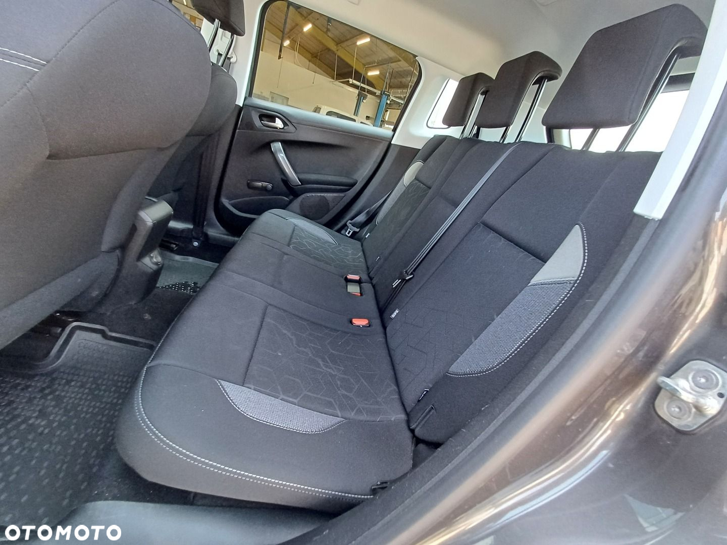Peugeot 2008 1.2 Pure Tech Active S&S EAT6 - 29