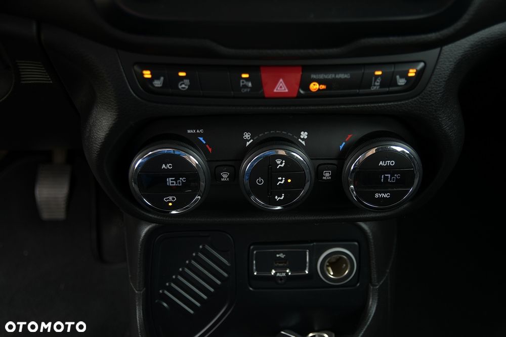 Jeep Renegade 1.4 MultiAir Limited - 33