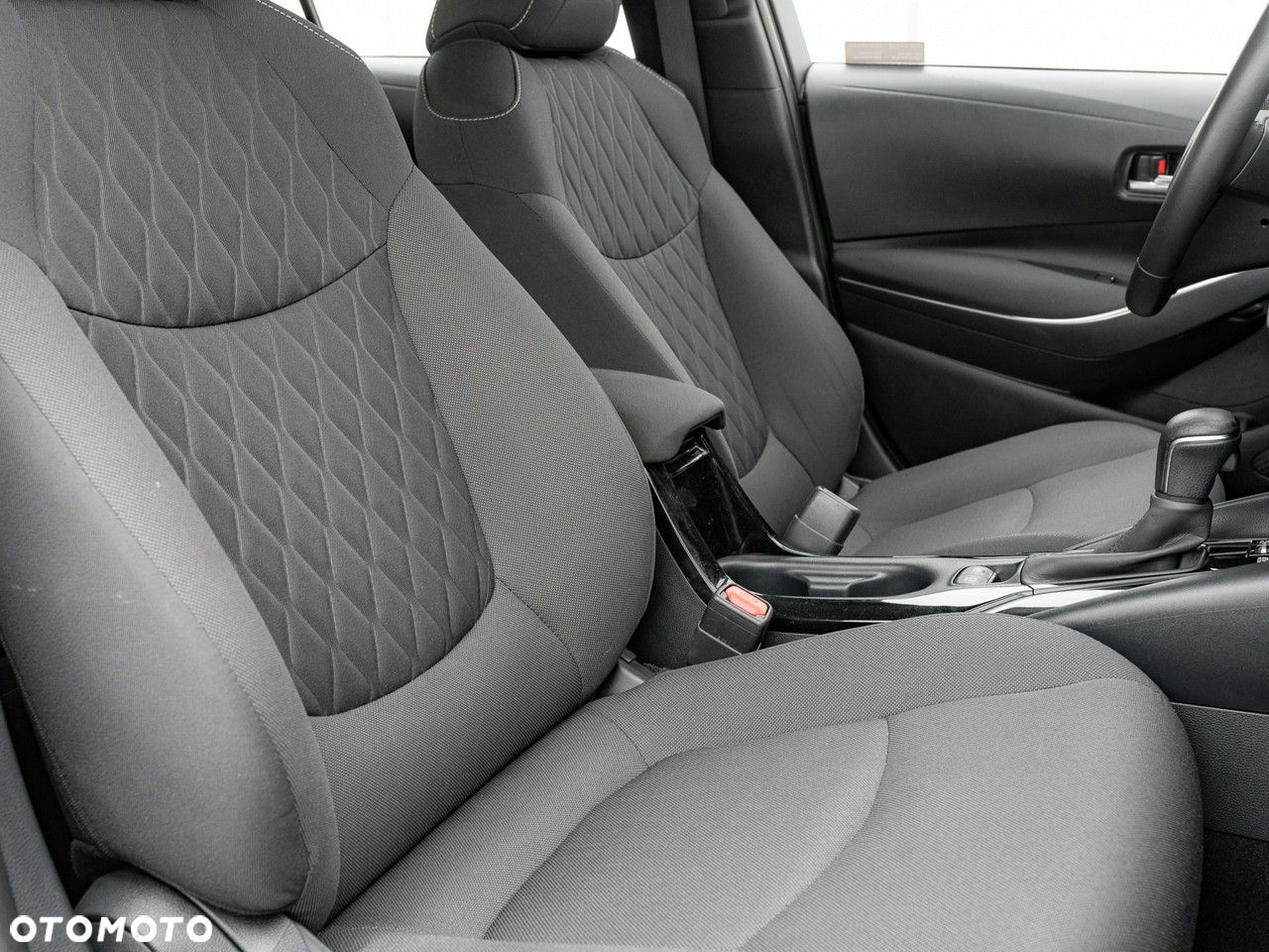 Toyota Corolla 1.8 Hybrid Comfort - 34