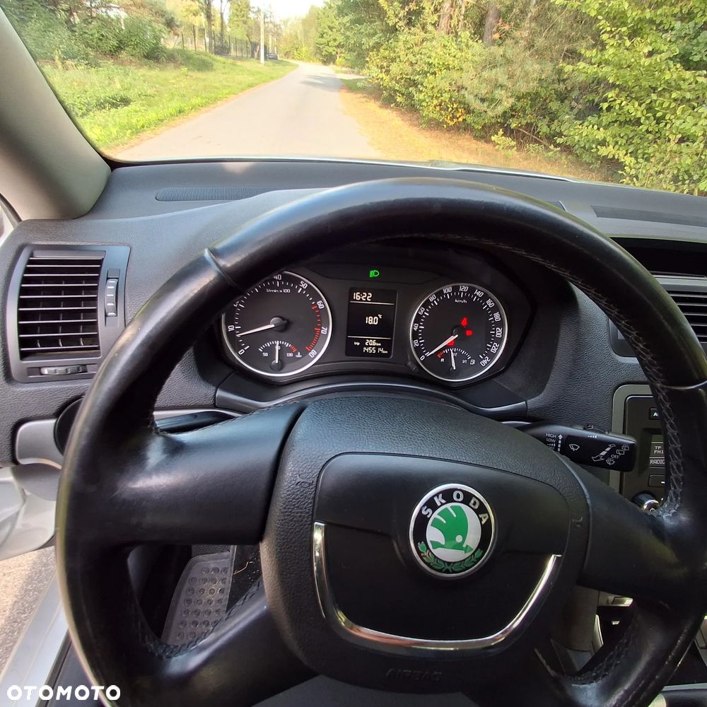Skoda Octavia 1.6 Ambiente - 9
