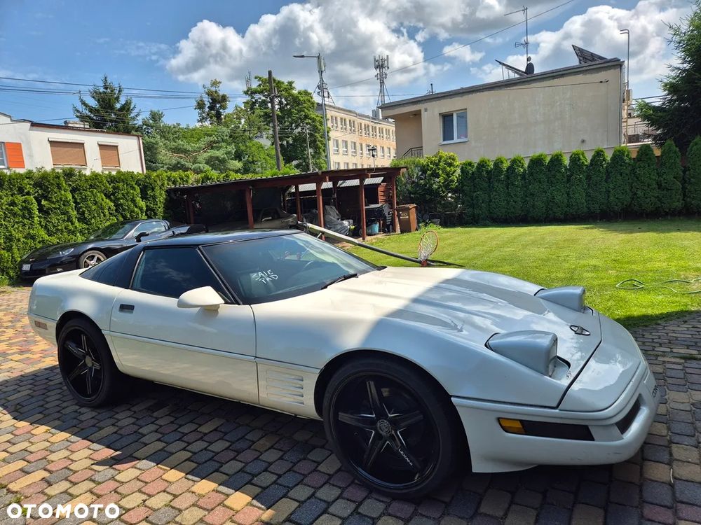 Chevrolet Corvette - 4