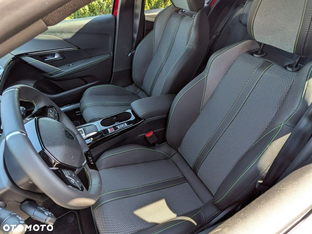 Peugeot 208 - 13