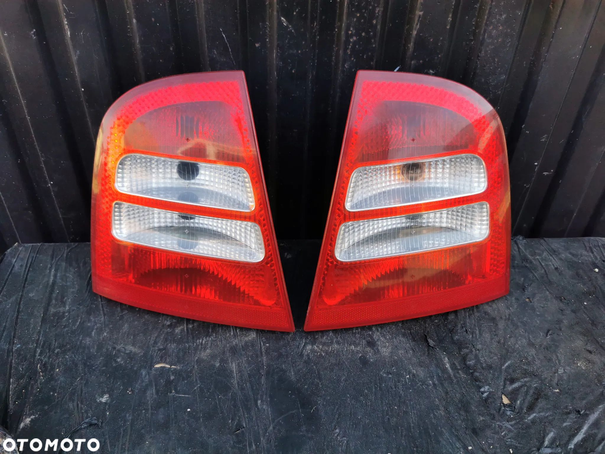 SKODA OCTAVIA I HB SEDAN LAMPA LAMPY TYŁ TYLNA LEWA PRAWA EUROPA - 1