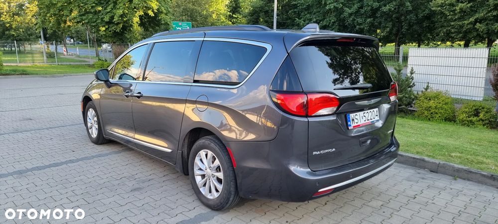 Chrysler Pacifica - 6