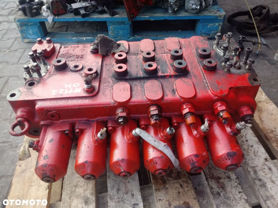 Rozdzielacz O&K 2181170 6 Sekcji - 2