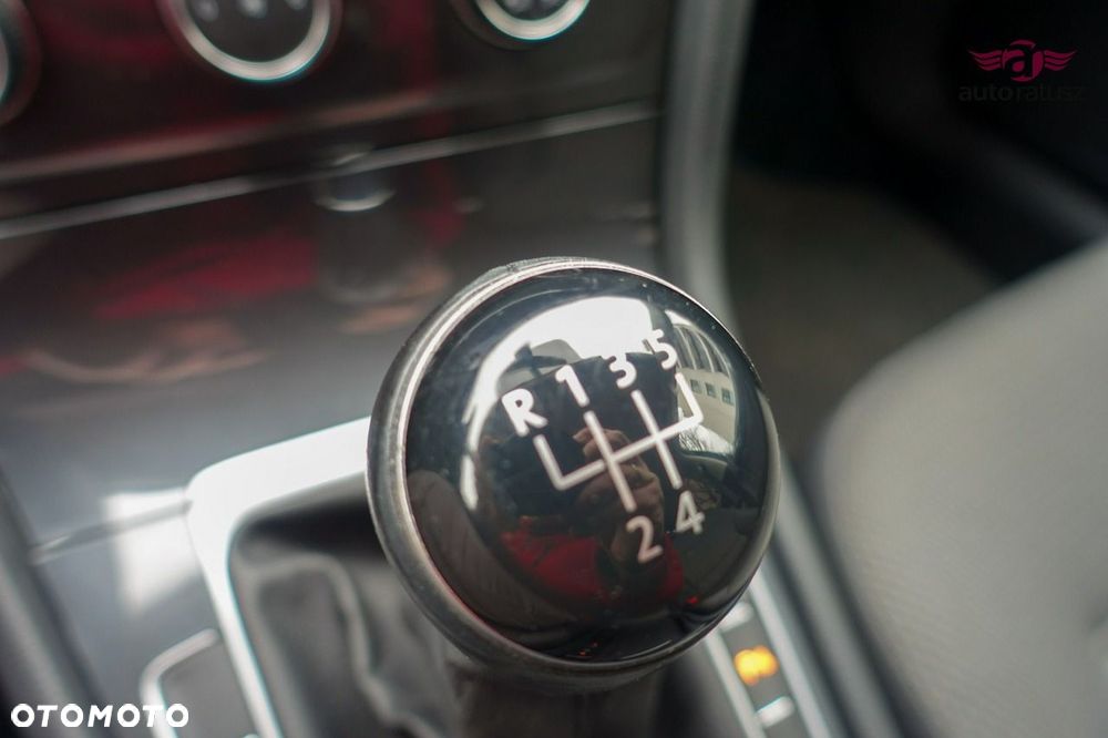 Volkswagen Golf - 22