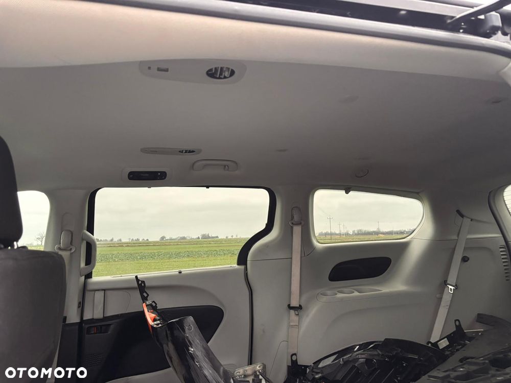 Chrysler Pacifica - 14