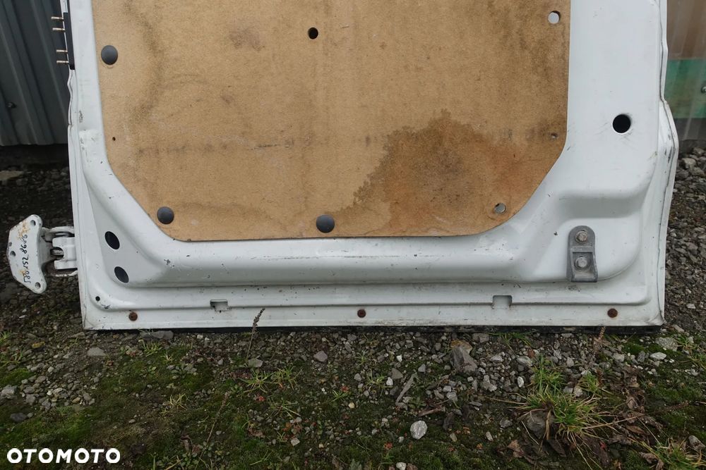 DRZWI PRAWY TYŁ IVECO DAILY 17r. - 8