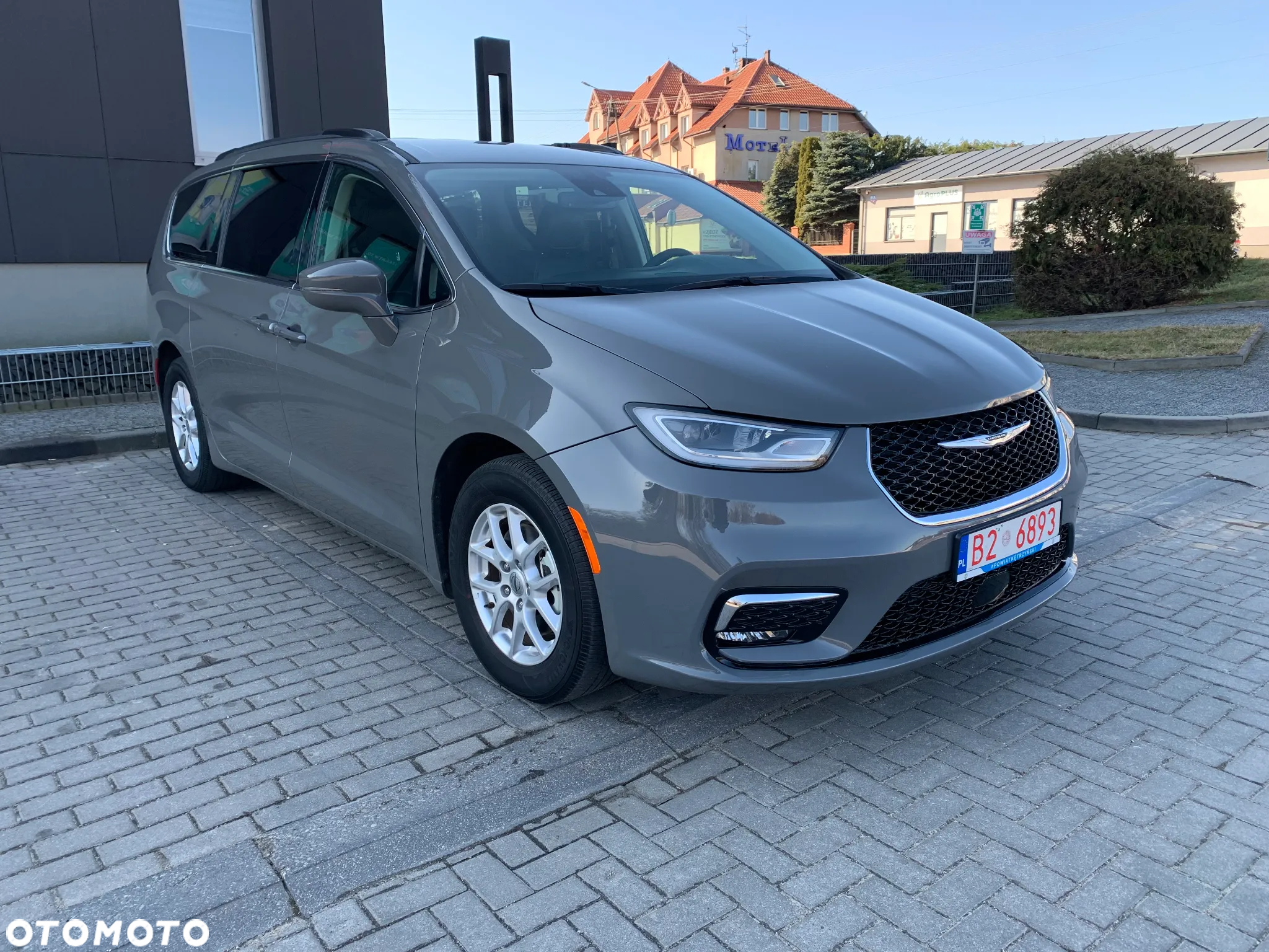 Chrysler Pacifica - 4
