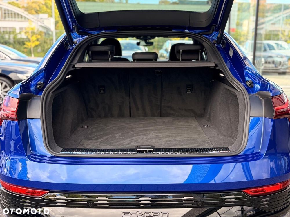 Audi Q8 Sportback e-tron - 12