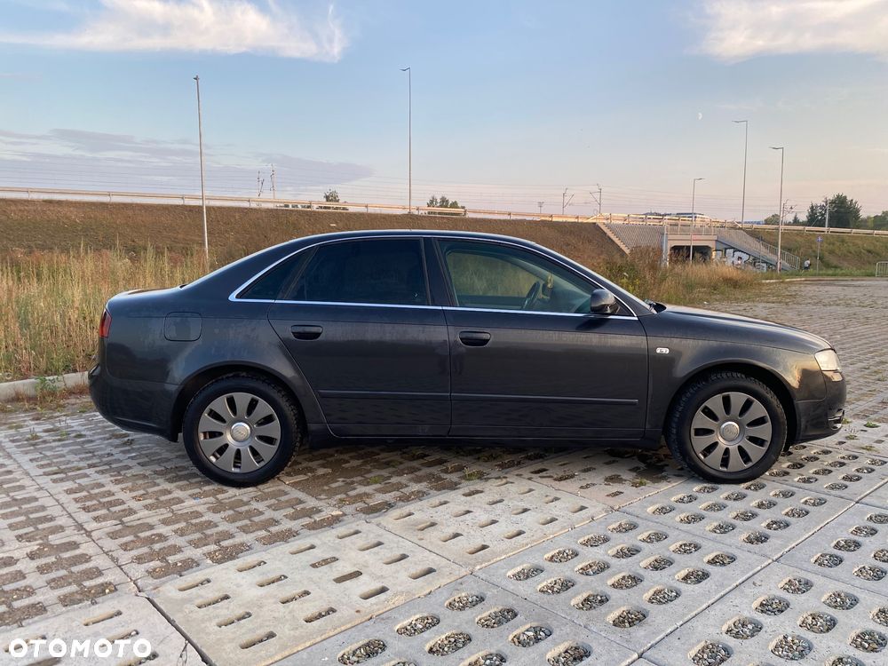 Audi A4 Limousine - 5