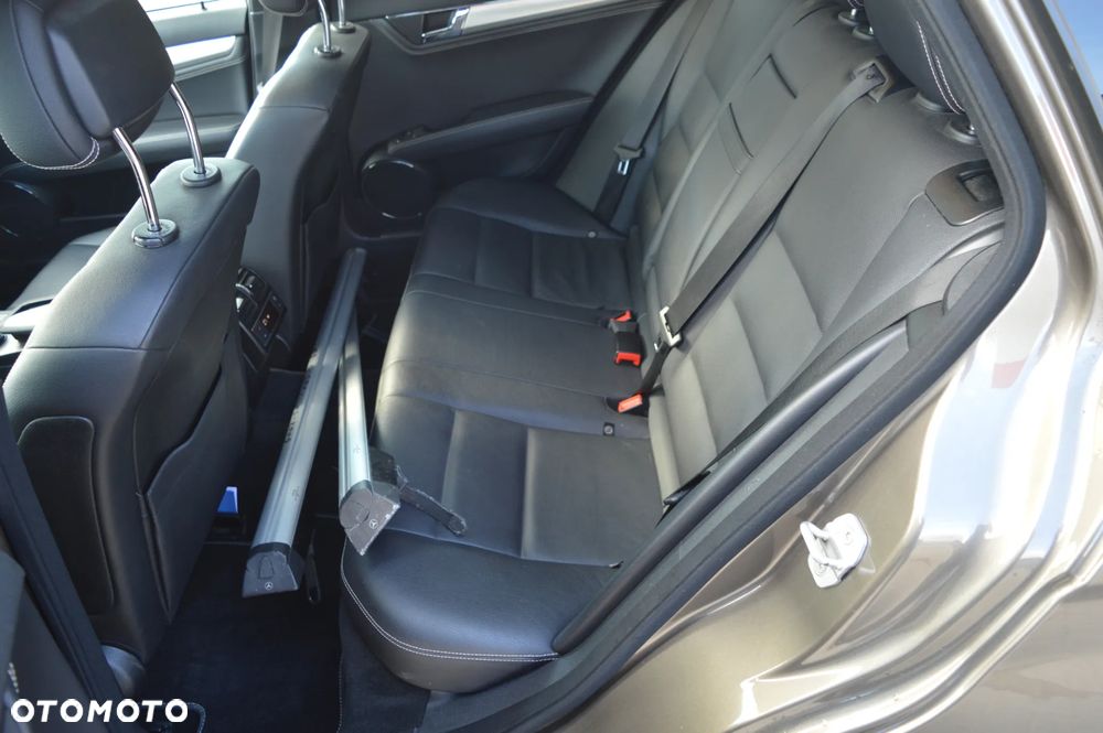 Mercedes-Benz Klasa C 280 7G-TRONIC Avantgarde Sport Edition - 16