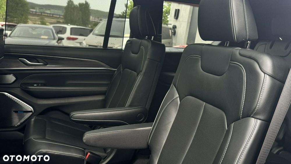 Jeep Grand Cherokee - 26