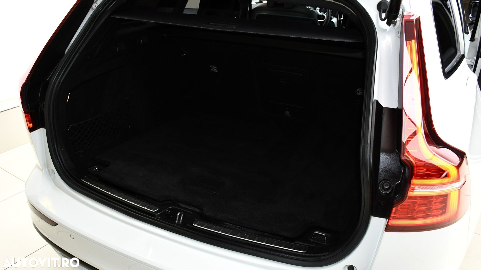 Volvo V60 T6 AWD Recharge Geartronic RDesign - 28