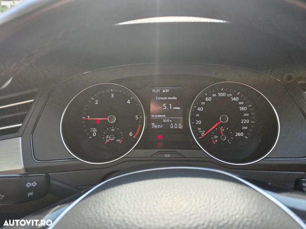 Volkswagen Passat 2.0 TDI Trendline - 16