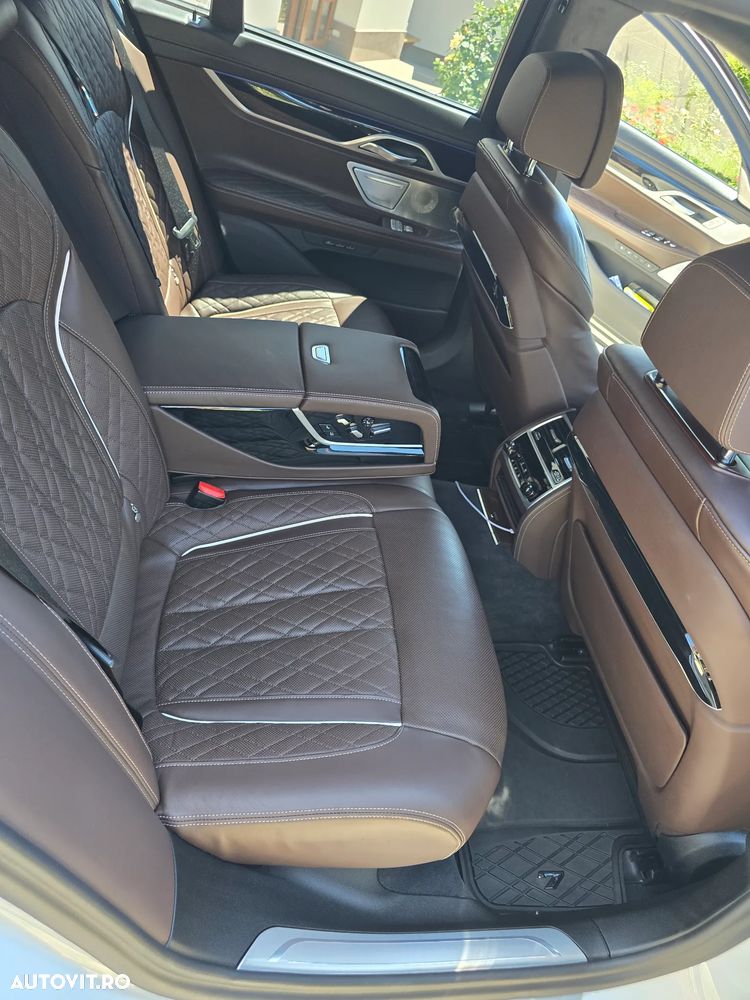 BMW Seria 7 750i xDrive - 12