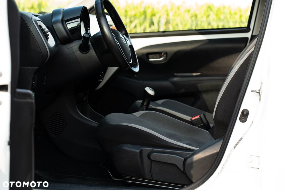 Toyota Aygo x-play - 25