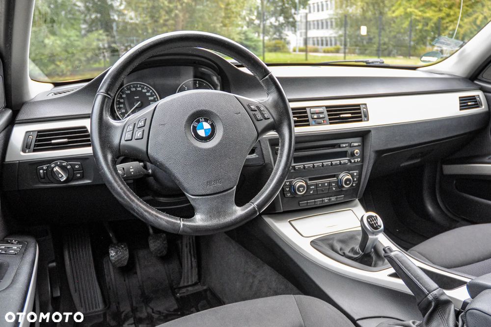 BMW Seria 3 320d xDrive - 9
