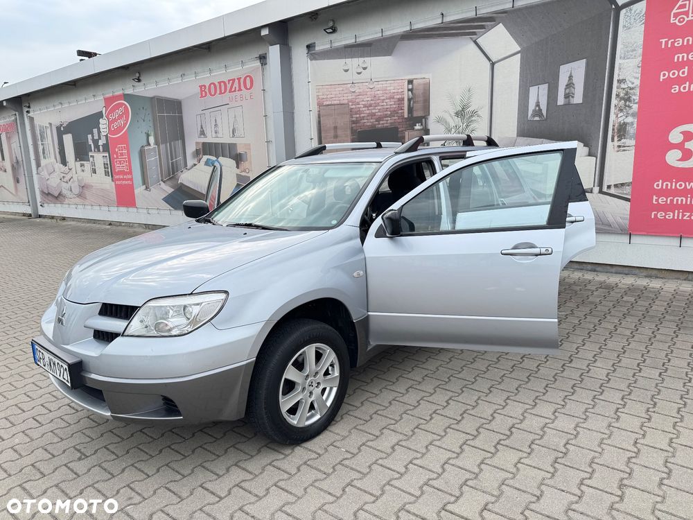Mitsubishi Outlander - 1