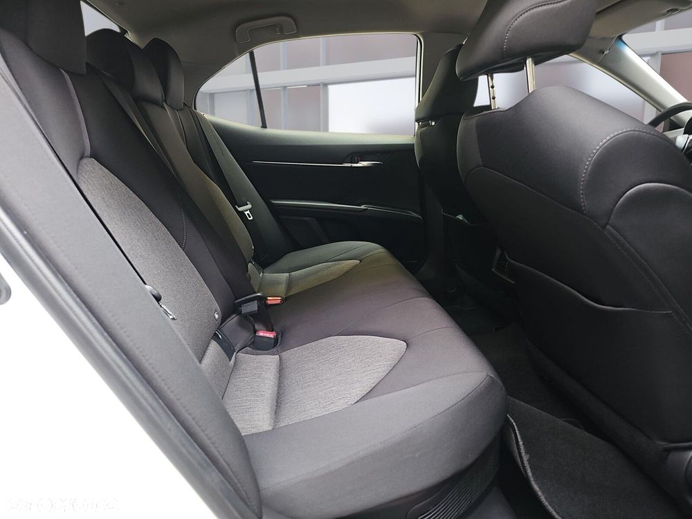 Toyota Camry 2.5 Hybrid Comfort CVT - 12