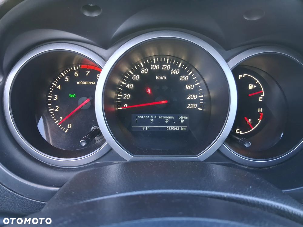 Suzuki Grand Vitara 2.4 De Luxe - 21