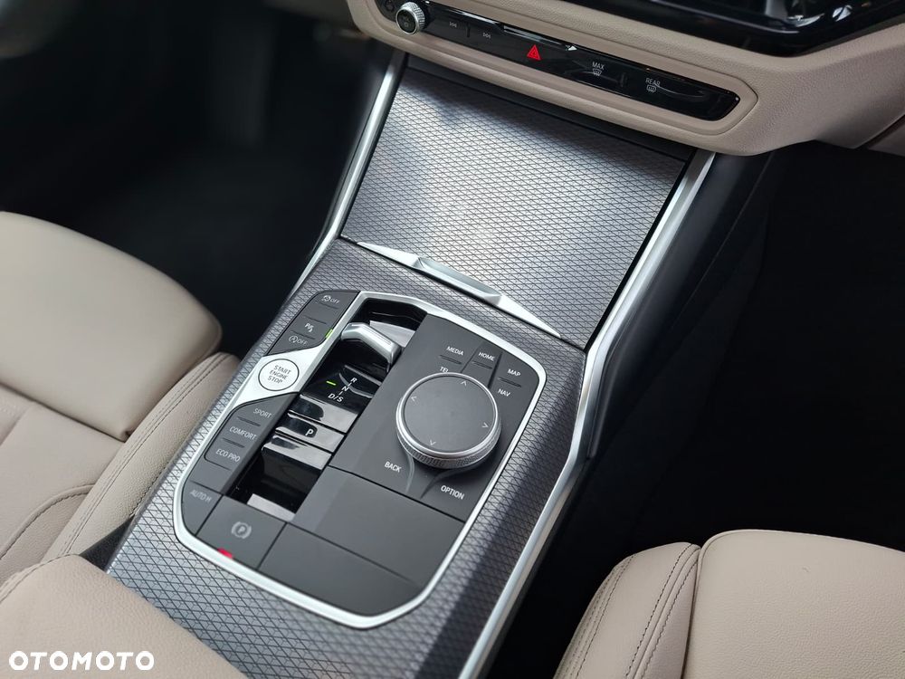 BMW Seria 3 320i xDrive M Sport - 24