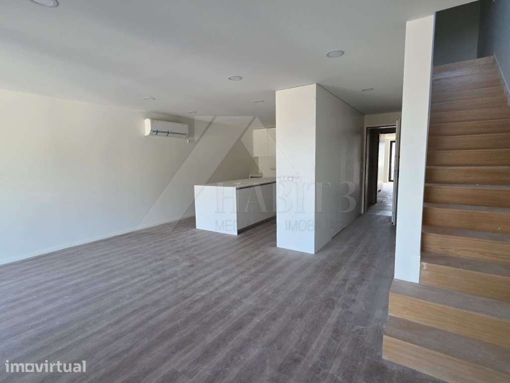 Apartamento T2 Duplex - Varanda com 31,95 mts2 - Grande imagem: 2/32