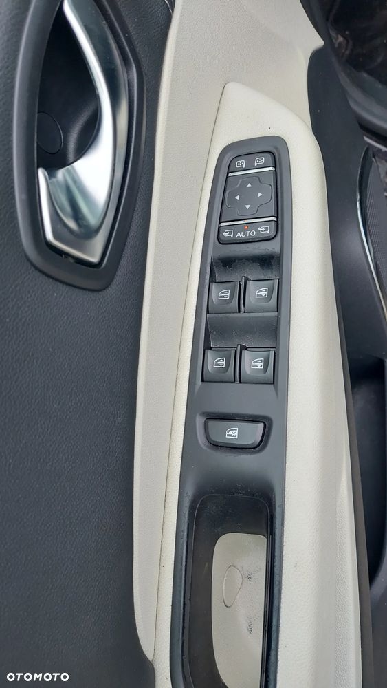 Renault Captur ENERGY dCi 90 EDC Initiale Paris - 17