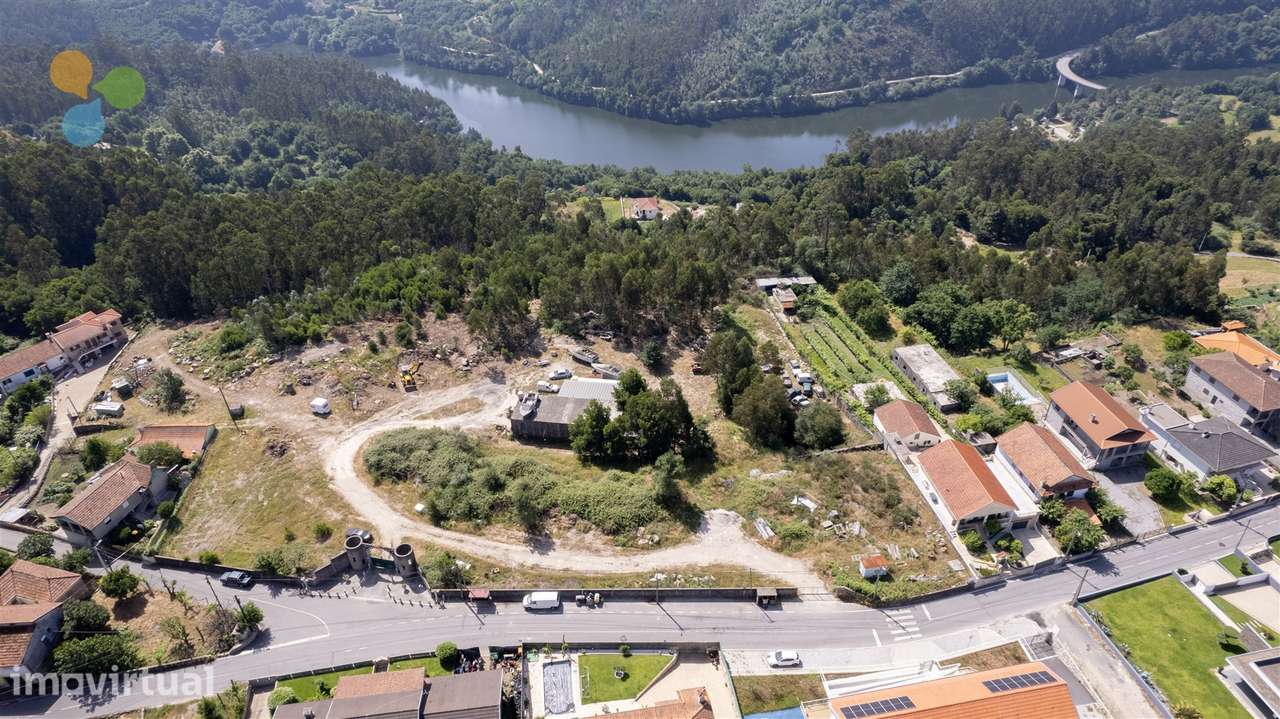 Terreno com 11.500 m² e Elevado Potencial de Construção junto ao rio T - Grande imagem: 2/9