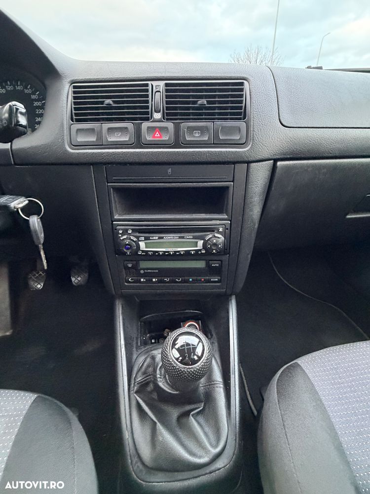 Volkswagen Golf - 11